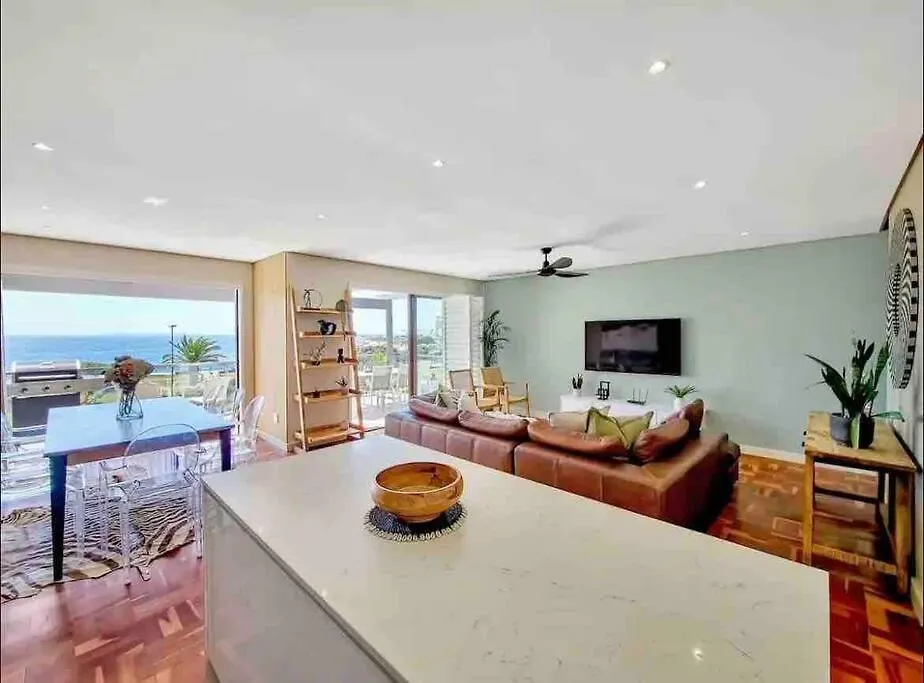 Beach Front Bliss + Inverter+Parking Cape Town 0*,  Güney Afrika